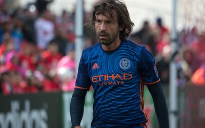 爱游戏电竞动态-C罗禁区倒地裁判未判点